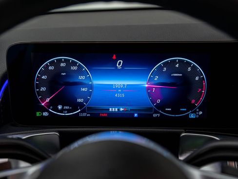 New 2025 Mercedes-Benz GLB 250 4MATIC image 15