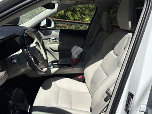 Used 2023 Volvo XC90 B6 Plus w/ Protection Package Premier AWD/4WD image 2