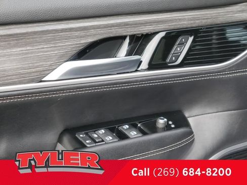 Used 2024 Jeep Wagoneer L Series II w/ Flexible Seating Group AWD/4WD image 19