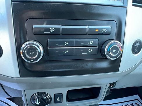 Used 2019 Nissan Frontier SV image 16