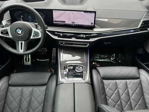 Used 2025 BMW X5 M60i w/ Executive Package image 3