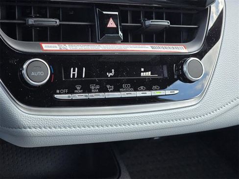 Used 2025 Toyota Corolla SE image 21