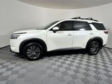 Used 2024 Nissan Pathfinder SV image 2