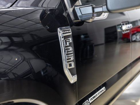 Used 2022 Ford F250 Platinum w/ FX4 Off-Road Package AWD/4WD image 14
