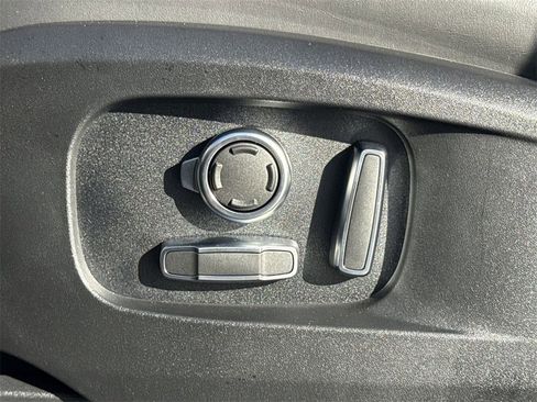 New 2026 Land Rover Defender 130 X-Dynamic SE image 20