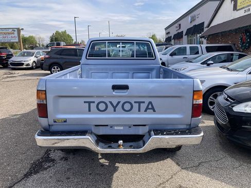 Used 1991 Toyota Pickup Deluxe AWD/4WD image 4