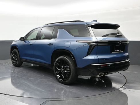 Used 2024 Chevrolet Traverse RS image 3