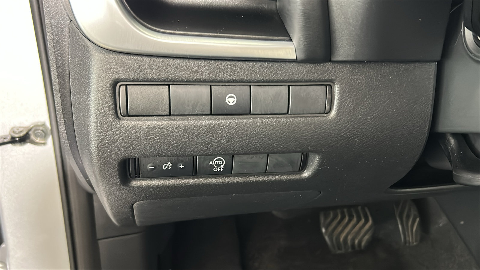 Used 2023 Nissan Rogue SV AWD/4WD image 24