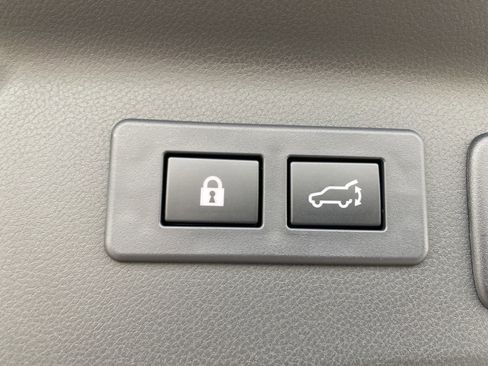 Used 2025 Subaru Forester Limited image 37