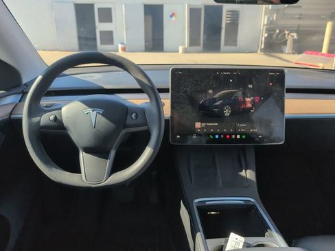Used 2024 Tesla Model Y Long Range AWD/4WD image 11