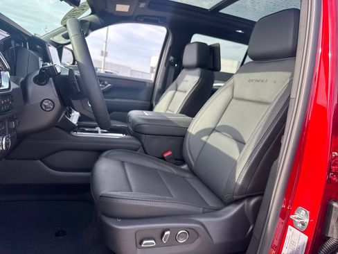 New 2026 GMC Yukon Denali w/ Denali Reserve Package AWD/4WD image 17
