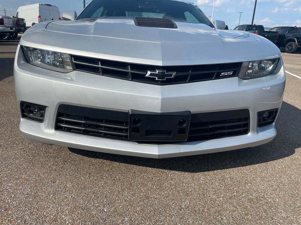 Used 2015 Chevrolet Camaro SS RWD image 2