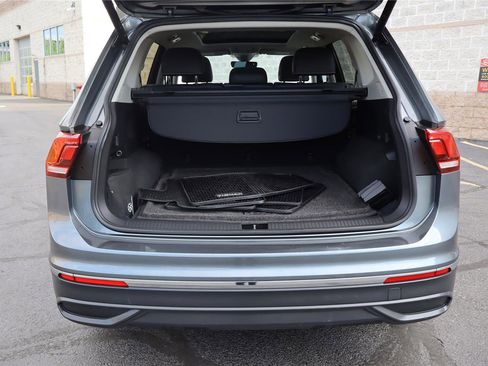 Certified 2022 Volkswagen Tiguan SE w/ Panoramic Sunroof Package AWD/4WD image 5