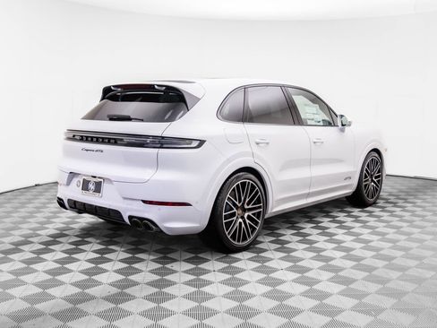 Used 2026 Porsche Cayenne GTS AWD/4WD image 8