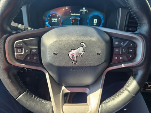 Used 2025 Ford Bronco Badlands image 13