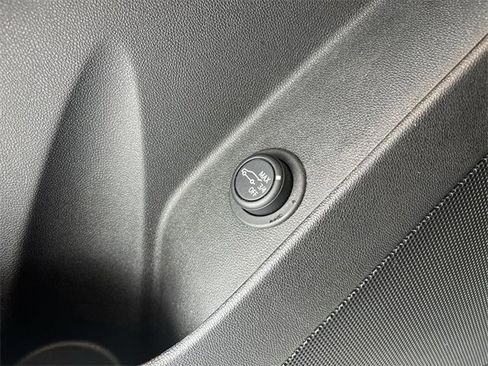 Used 2023 Chevrolet Equinox LT image 24