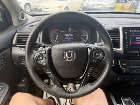 Used 2016 Honda Pilot Touring image 13