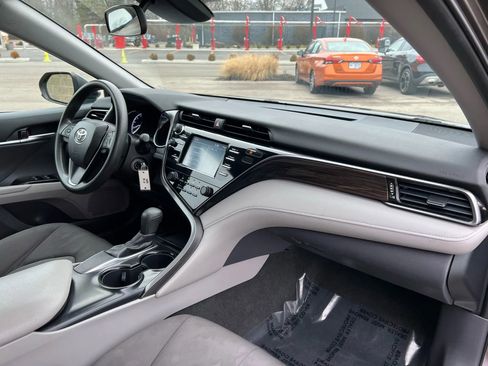 Used 2019 Toyota Camry XLE image 21