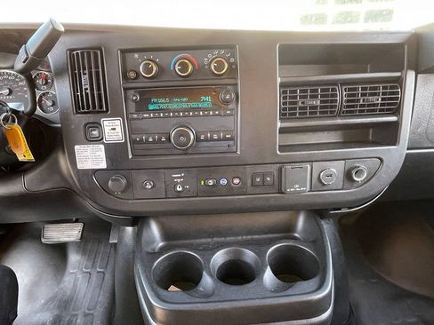 Used 2021 GMC Savana 3500 Extended w/ Power Convenience Package RWD image 29