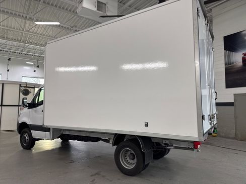 Used 2023 Mercedes-Benz Sprinter 3500 image 3