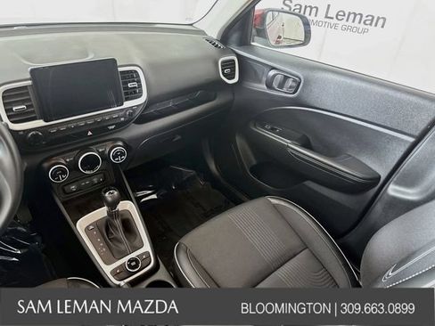 Used 2024 Hyundai Venue Limited FWD image 23