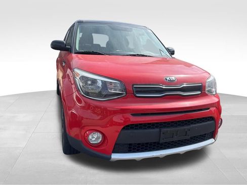 Used 2018 Kia Soul + FWD image 19