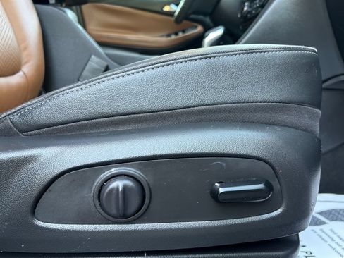 Used 2021 Buick Encore GX Essence w/ Advanced Technology Package FWD image 17