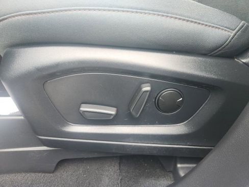 Used 2025 Ford Explorer Active AWD/4WD image 25