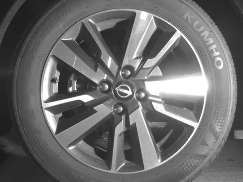 Used 2025 Nissan Versa SV FWD image 12