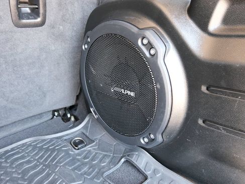 Used 2021 Jeep Wrangler Unlimited Rubicon w/ Dual Top Group AWD/4WD image 35