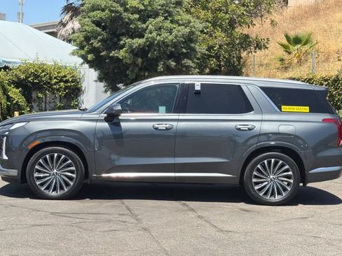 Used 2023 Hyundai Palisade Calligraphy w/ Cargo Package FWD image 7