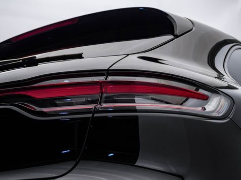 Certified 2024 Porsche Macan S AWD/4WD image 12