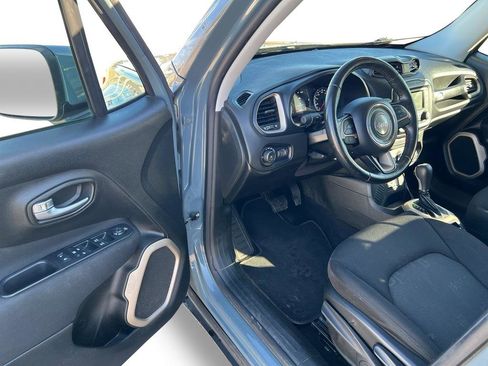 Used 2017 Jeep Renegade Latitude image 10