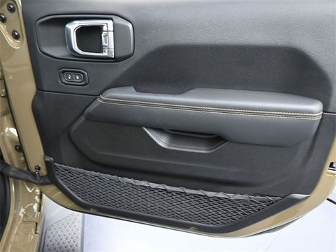 Used 2025 Jeep Gladiator Sport image 34