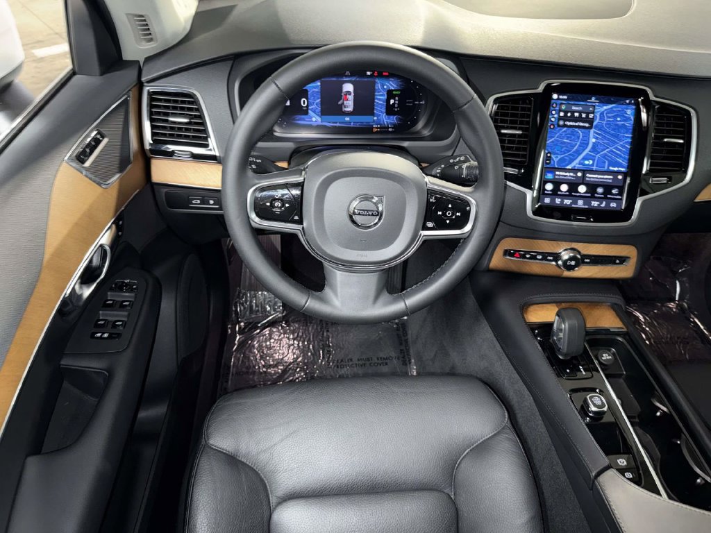 Used 2023 Volvo XC90 T8 Plus w/ Protection Package Premier AWD/4WD image 4
