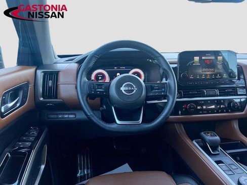 Used 2024 Nissan Pathfinder Platinum w/ Cargo Package image 30