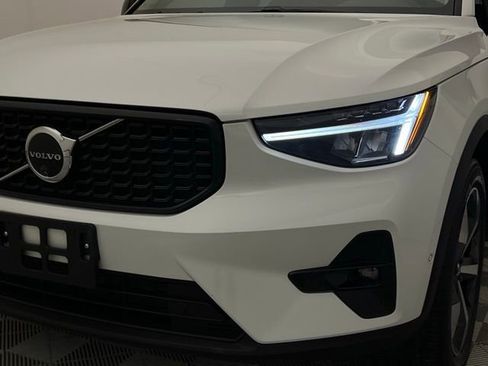 Used 2024 Volvo XC40 B5 Plus AWD/4WD image 7