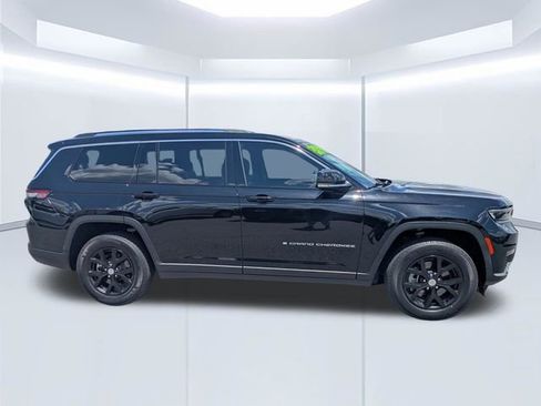 Used 2023 Jeep Grand Cherokee L Limited AWD/4WD image 3