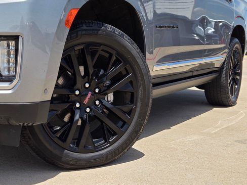 Used 2023 GMC Yukon Denali w/ Denali Reserve Package AWD/4WD image 8