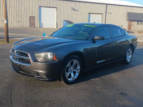Used 2013 Dodge Charger SE image 1