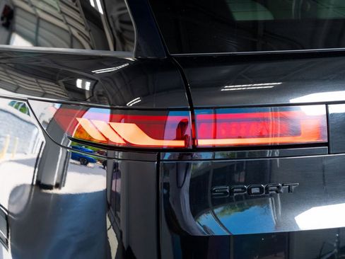 Used 2023 Land Rover Range Rover Sport SE image 23