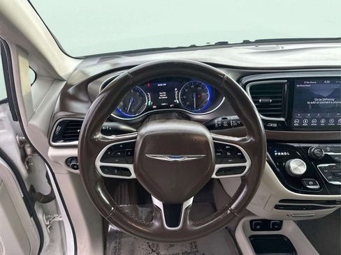 Used 2018 Chrysler Pacifica Touring-L Plus image 21