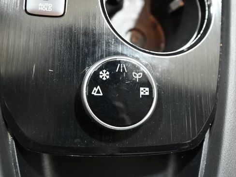 Used 2025 Nissan Rogue SV AWD/4WD image 24