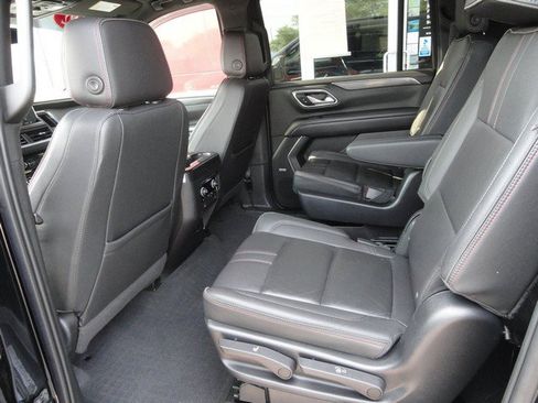 Used 2022 Chevrolet Suburban RST w/ Sport Performance Package AWD/4WD image 13