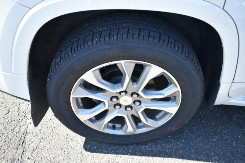 Used 2019 Chevrolet Traverse Premier w/ LPO, 'HIT The Road' Package AWD/4WD image 29