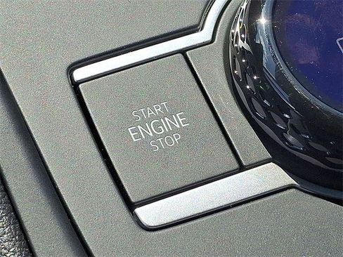 New 2025 Volkswagen Tiguan SE image 20