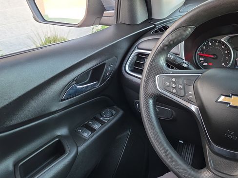 Used 2020 Chevrolet Equinox LT image 24