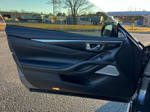 Used 2017 INFINITI Q60 3.0t w/ Premium Plus Package 3.0T image 19