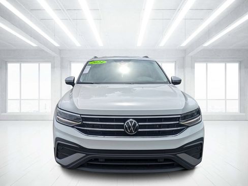 Used 2024 Volkswagen Tiguan SE AWD/4WD image 8