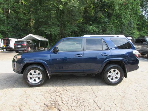 Used 2017 Toyota 4Runner SR5 RWD image 2
